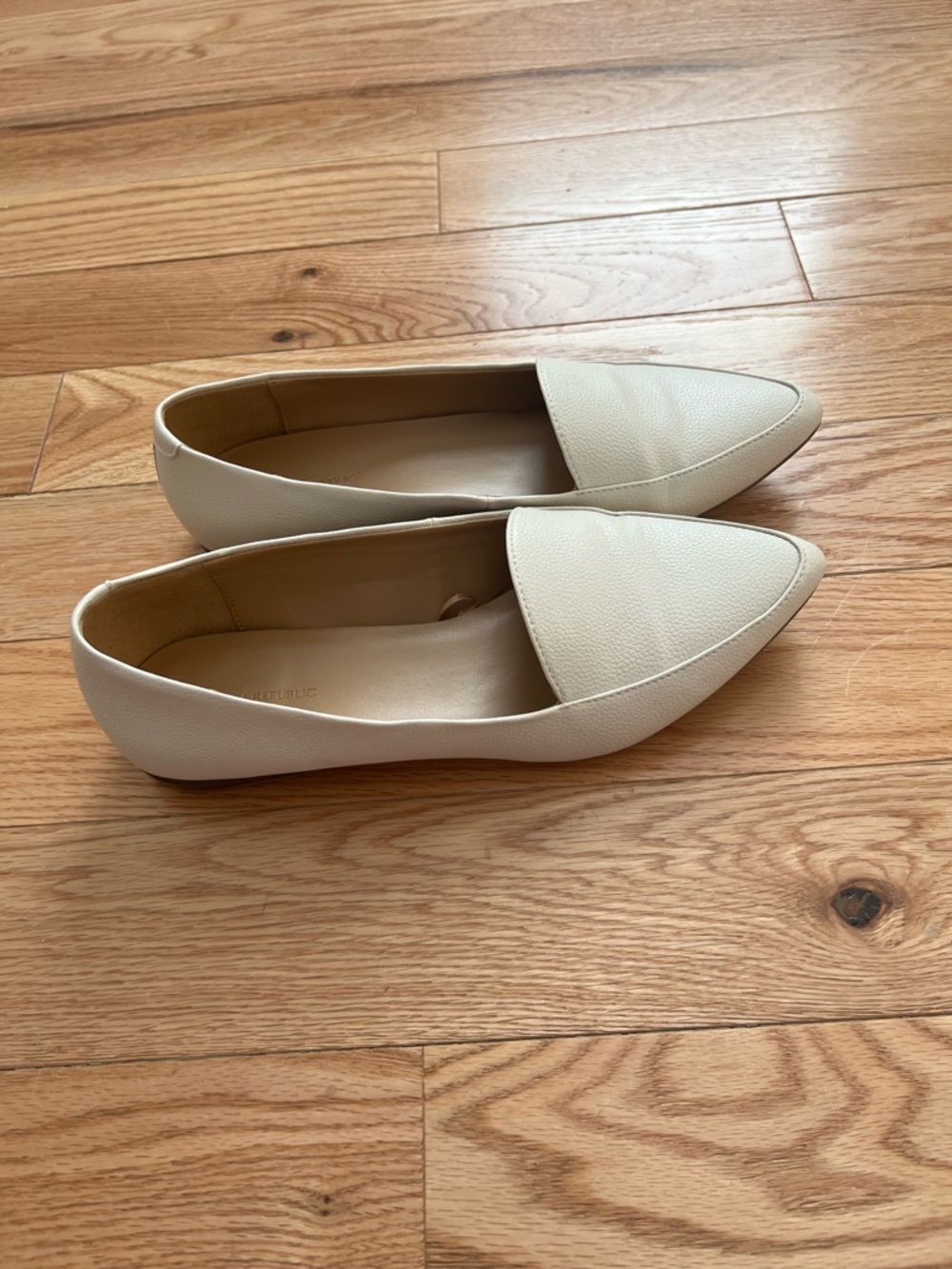 Banana Republic Ivory Pointed-Toe Leather Flats - Picture 3 of 7
